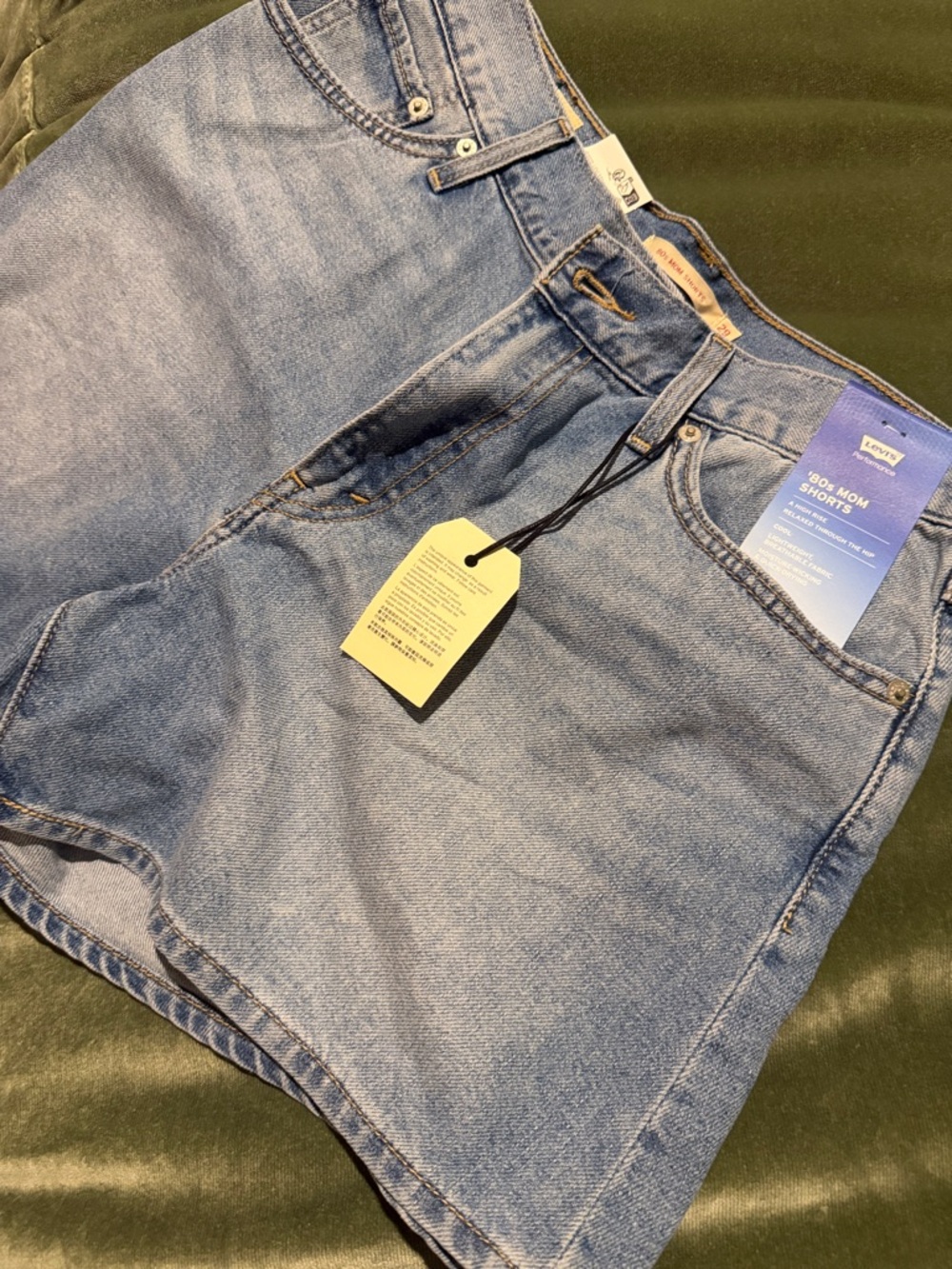 🎉 HOST PICK: Levi's '80s Mom Shorts - Light Blue Denim - Picture 5 of 10